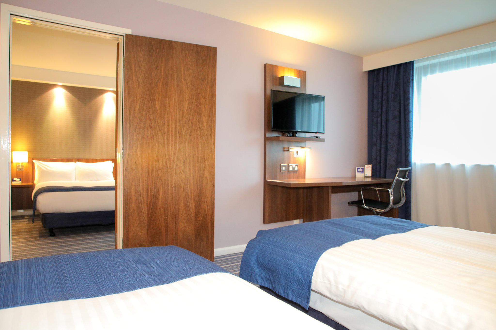 Holiday Inn Express London - Heathrow T5, an IHG Hotel Slough 01753 684001