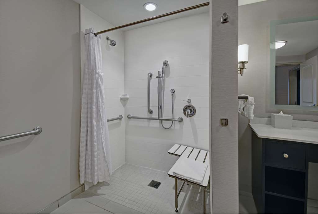 Guest room bath