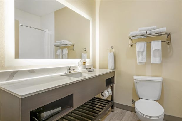 Images Best Western Plus Monica Royale Inn & Suites