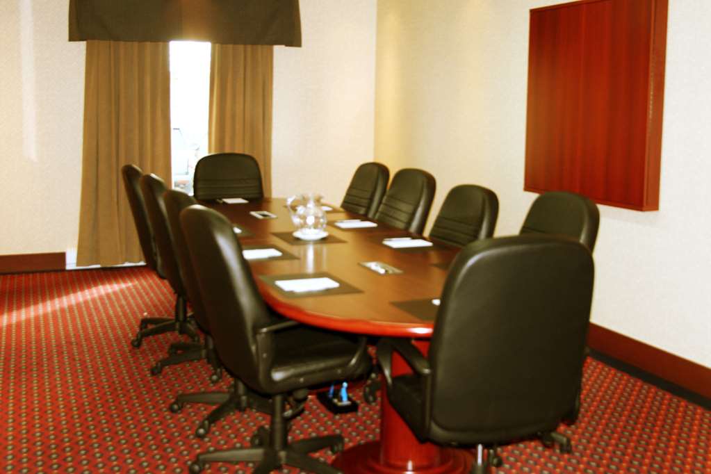 Hampton Inn & Suites by Hilton Laval in Laval: Meeting Room
