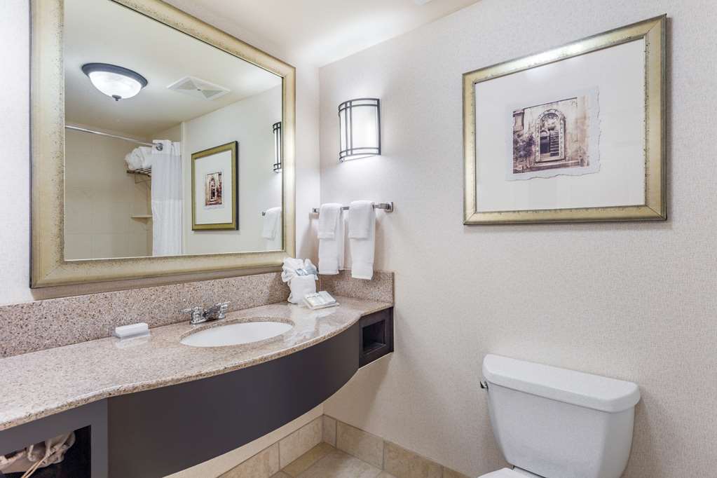 Guest room bath