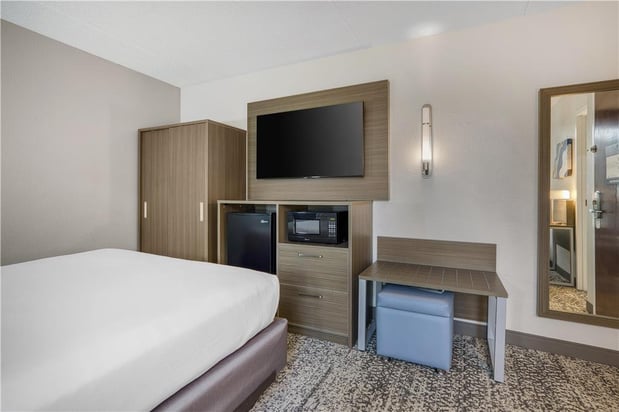 Images SureStay Plus by Best Western Chicago Lombard