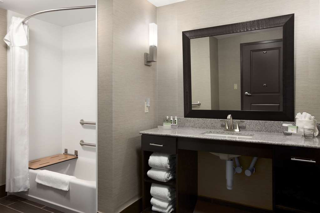 Guest room bath Homewood Suites by Hilton Columbus/OSU, OH Columbus (614)488-1500