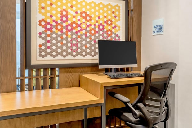 Images Holiday Inn Express & Suites Milwaukee – West Allis by IHG