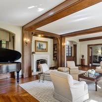 Images Hannelore Kaplan, VP William Raveis Real Estate