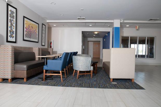 Images Holiday Inn Express Toledo West - Napoleon by IHG