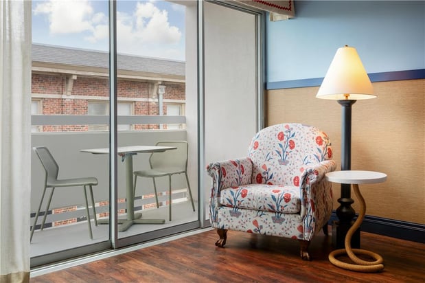 Images Graduate by Hilton Dallas