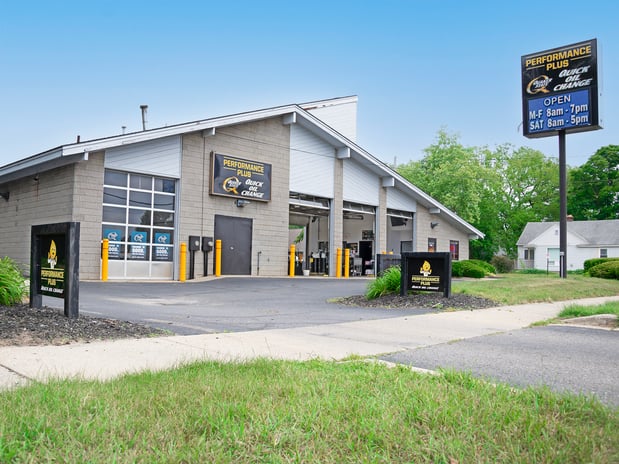 Images Performance Plus Quick Oil Change