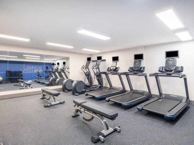 Images Holiday Inn Express & Suites Greensboro-(I-40 @ Wendover) by IHG