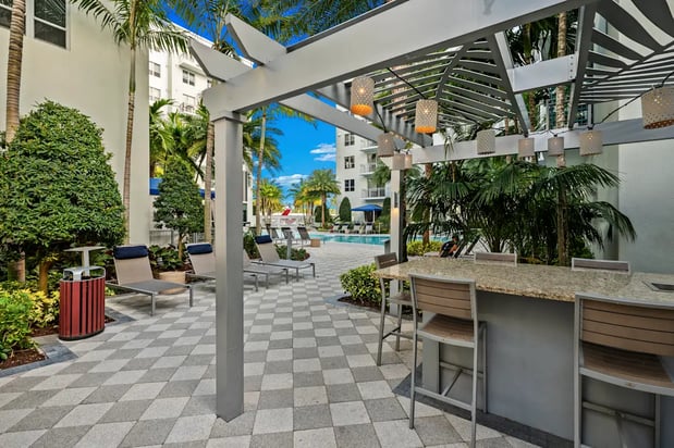 Images Artsquare at Hallandale