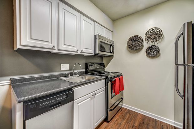 Images University Lake Apartments