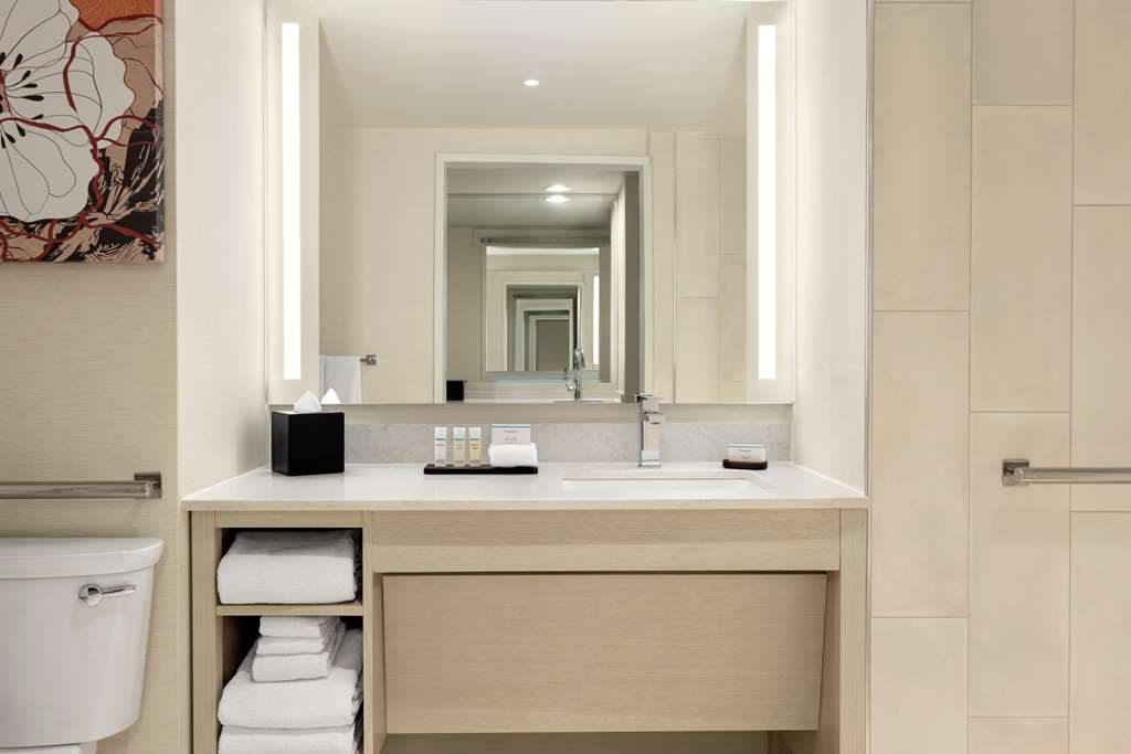 Guest room bath Embassy Suites by Hilton Denver International Airport Denver (303)574-3000