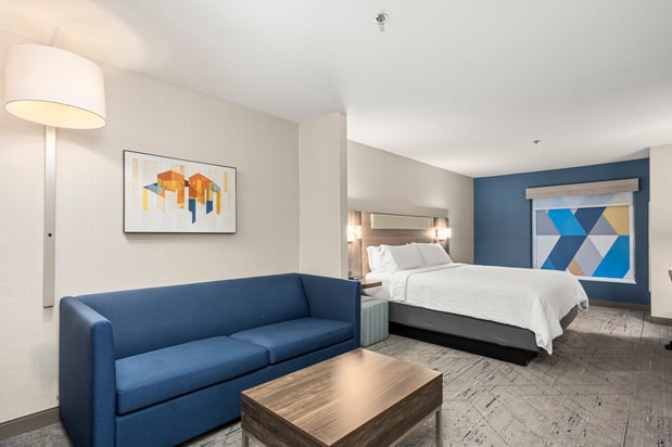 Images Holiday Inn Express & Suites Lincoln-Roseville Area by IHG