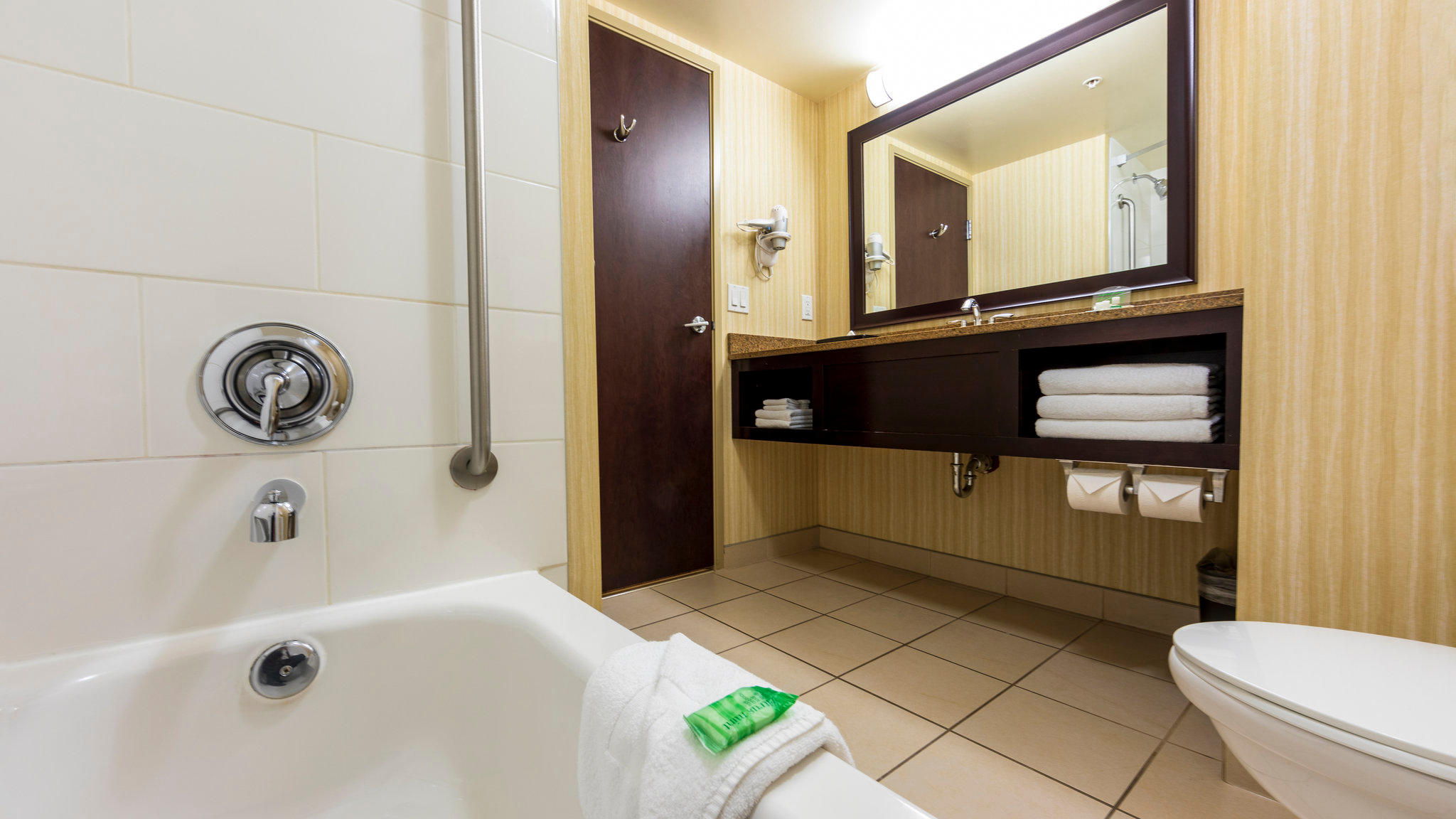 Images Holiday Inn & Suites Kamloops, an IHG Hotel