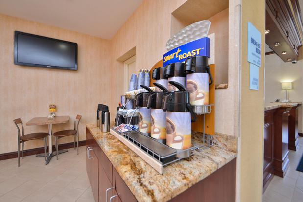 Images Holiday Inn Express LaGuardia Arpt by IHG
