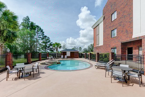 Images Holiday Inn Express & Suites Winnie by IHG