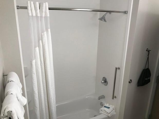 Images Holiday Inn Express & Suites Hannibal - Medical Center by IHG