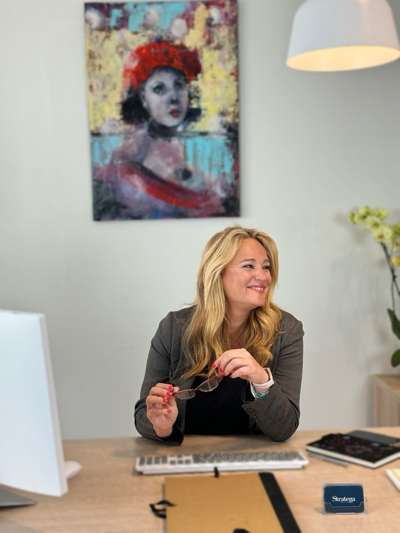 Images Stratega Legal Consulting