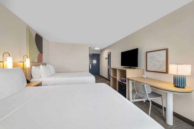 Images Spark by Hilton Bakersfield Central