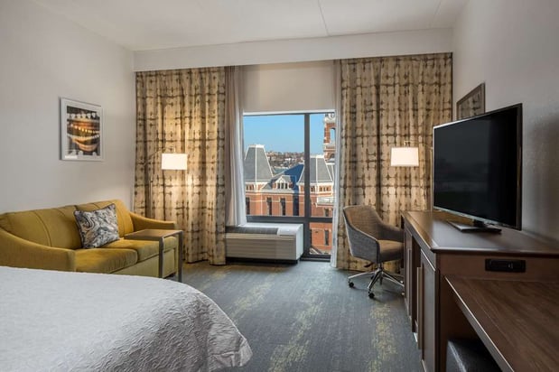 Images Hampton Inn & Suites Newport/Cincinnati