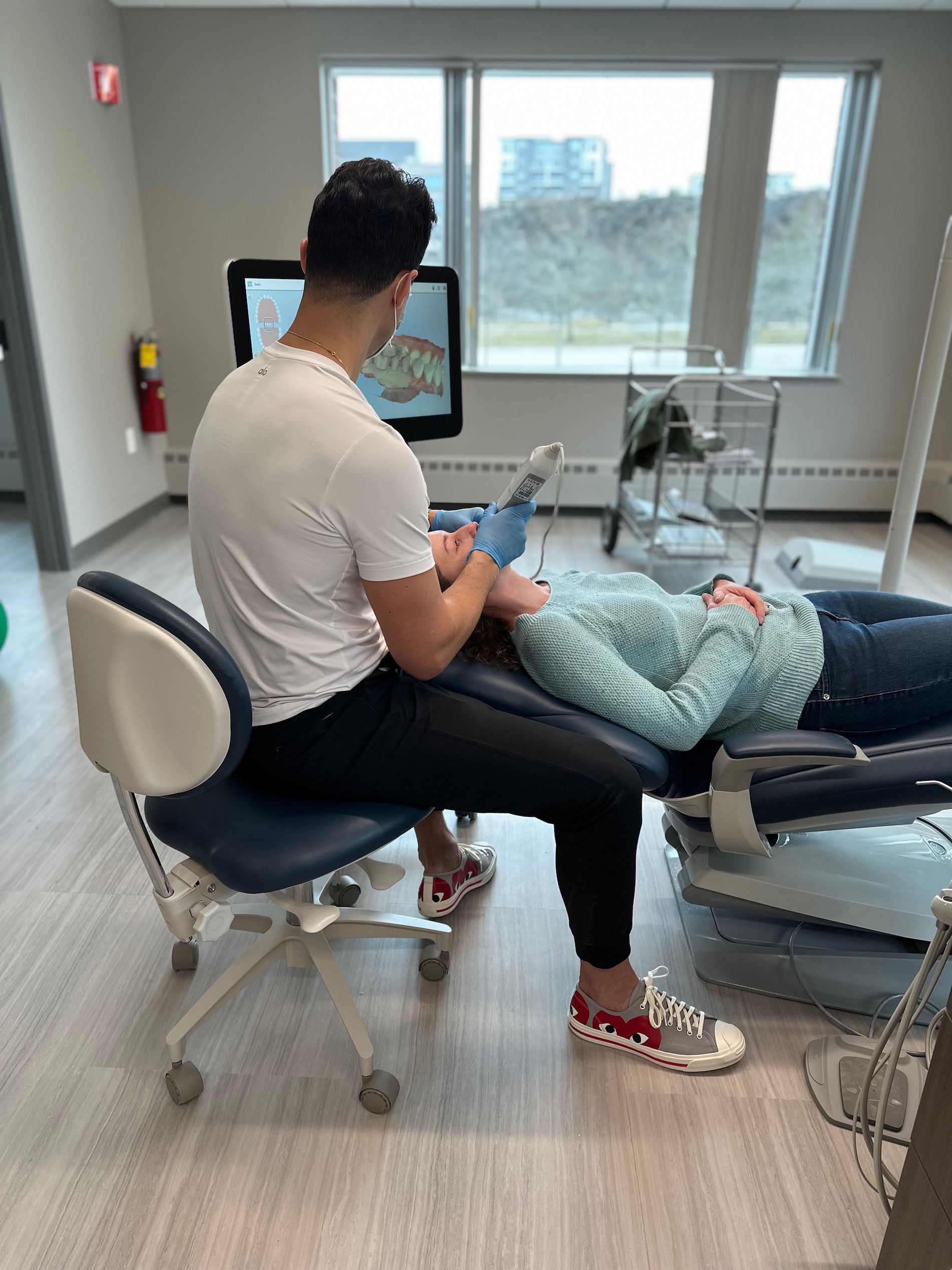 Quincy Family Orthodontics located in Quincy, MA offers leading-edge care in a welcoming and fun environment. With advanced options, we create beautiful, healthy and confident smiles: efficiently, affordably, and comfortably!
Dr. Zachary Kofos and our expert team take pride in our brand-new facility, equipped with state-of-the-art orthodontic technologies. As a patient-centered and family-friendly practice, we take the time to learn our patients’ expectations and concerns, and work closely with families to design treatment that works for their lives.
We pride ourselves on going above and beyond to provide quality patient care. Orthodontic techniques and technologies are advancing to allow us to treat patients more quickly and gently, resulting in a more enjoyable experience overall. We offer a variety of modern orthodontic services for all ages, such as traditional metal, clear braces, early intervention and two-phase orthodontic treatment, Invisalign for children, teens and adults.