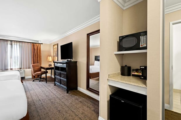 Images Best Western Ontario Mills Mall