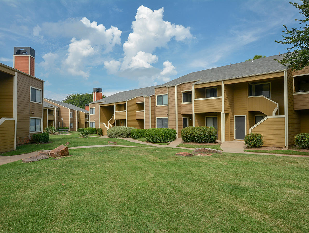 Exterior Of The Lakes Apartment Homes