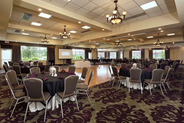 Images Hilton Garden Inn Auburn Riverwatch