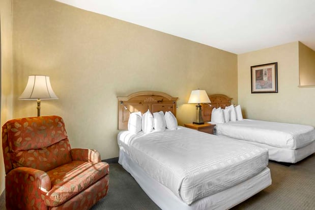 Images Best Western Plus Revere Inn & Suites
