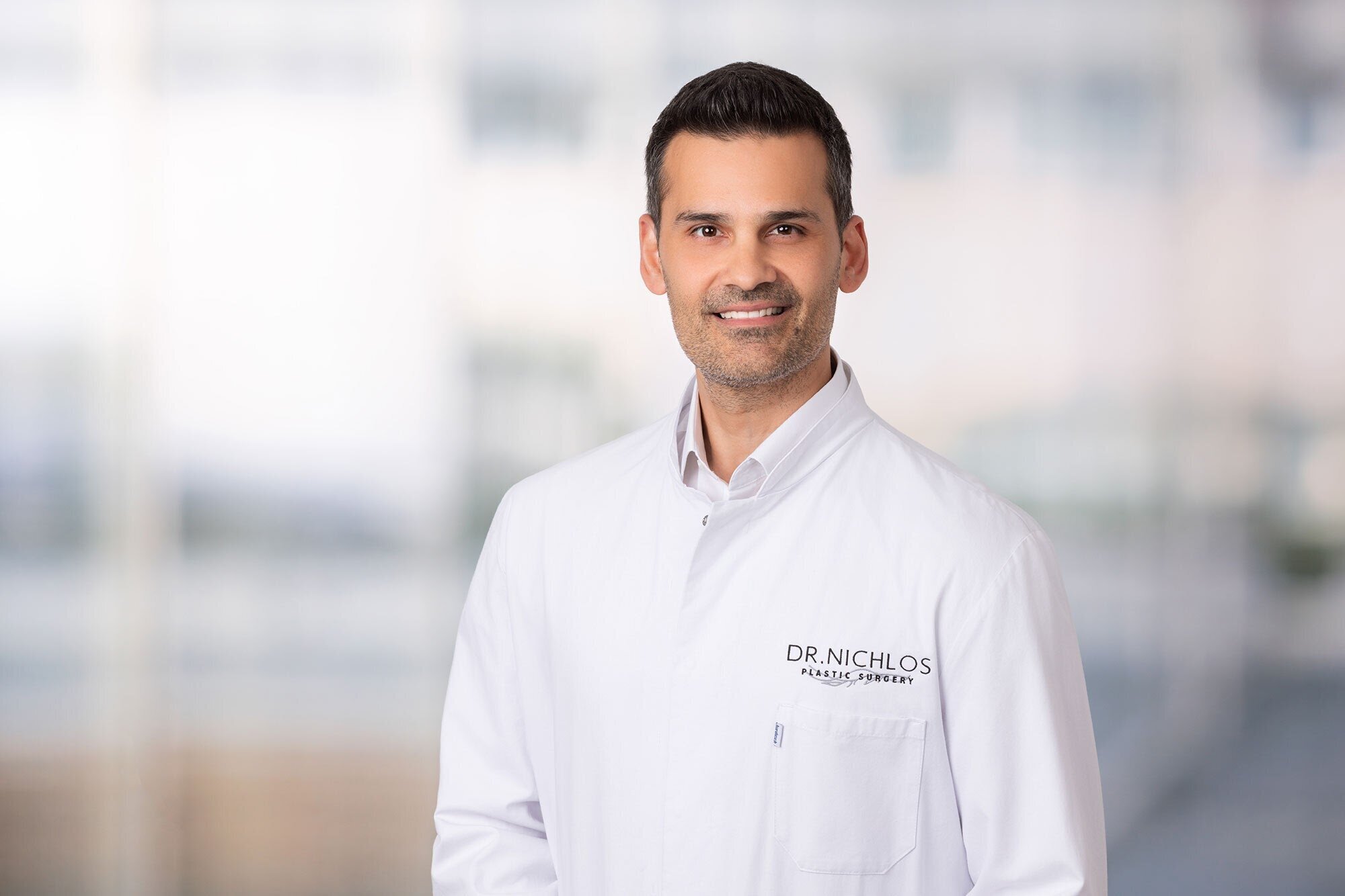 Bilder Dr. Nichlos - Plastische Chirurgie Frankfurt