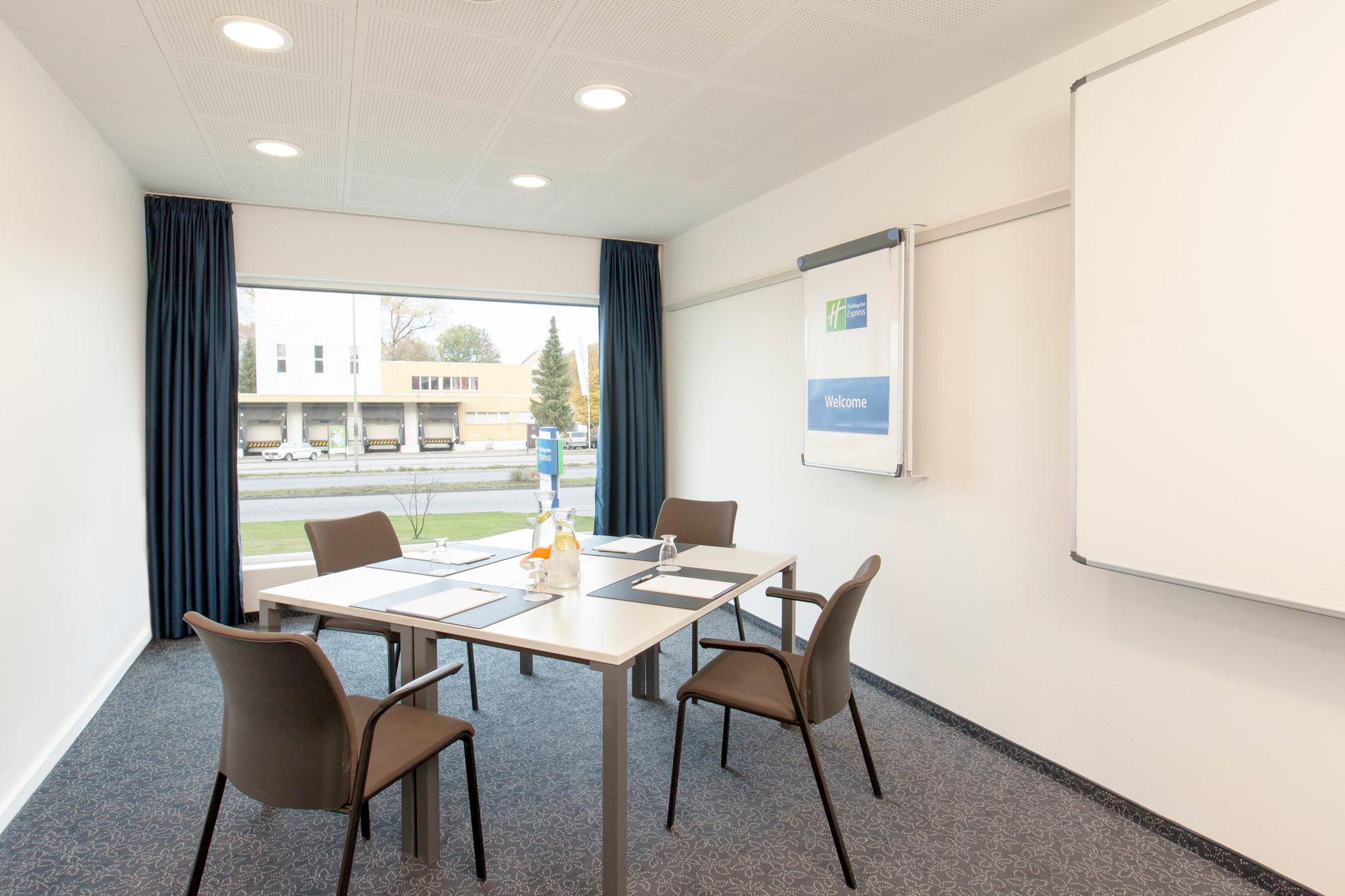Holiday Inn Express Zürich Airport by IHG, Hofwisenstrasse 30 in Rümlang