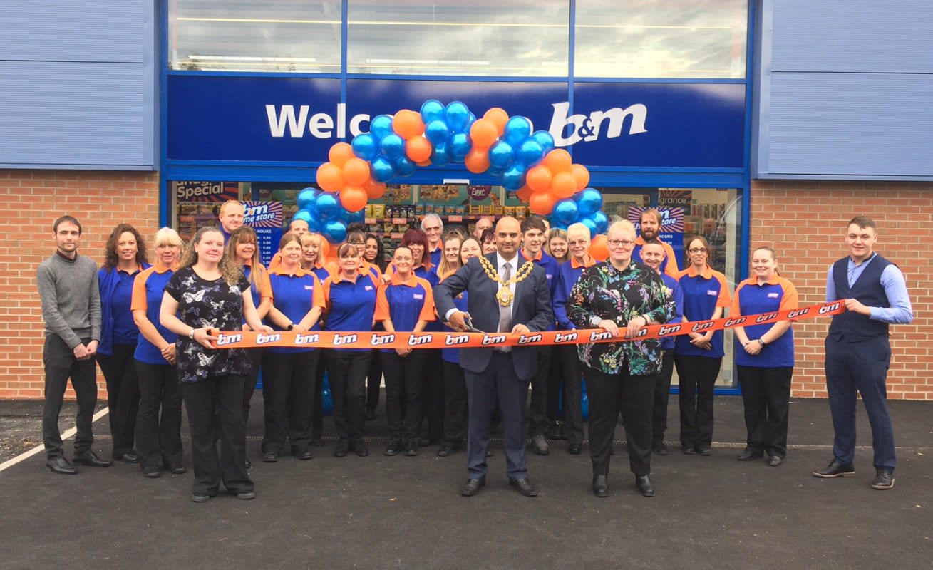 Local Mayor, Councillor Shadab Qumer was B&M's special guest at the Chadderton store opening, as was Layla and Cotton, representatives from local charity Pennine Pen. The charity gratefully received £250 worth of B&M vouchers.
