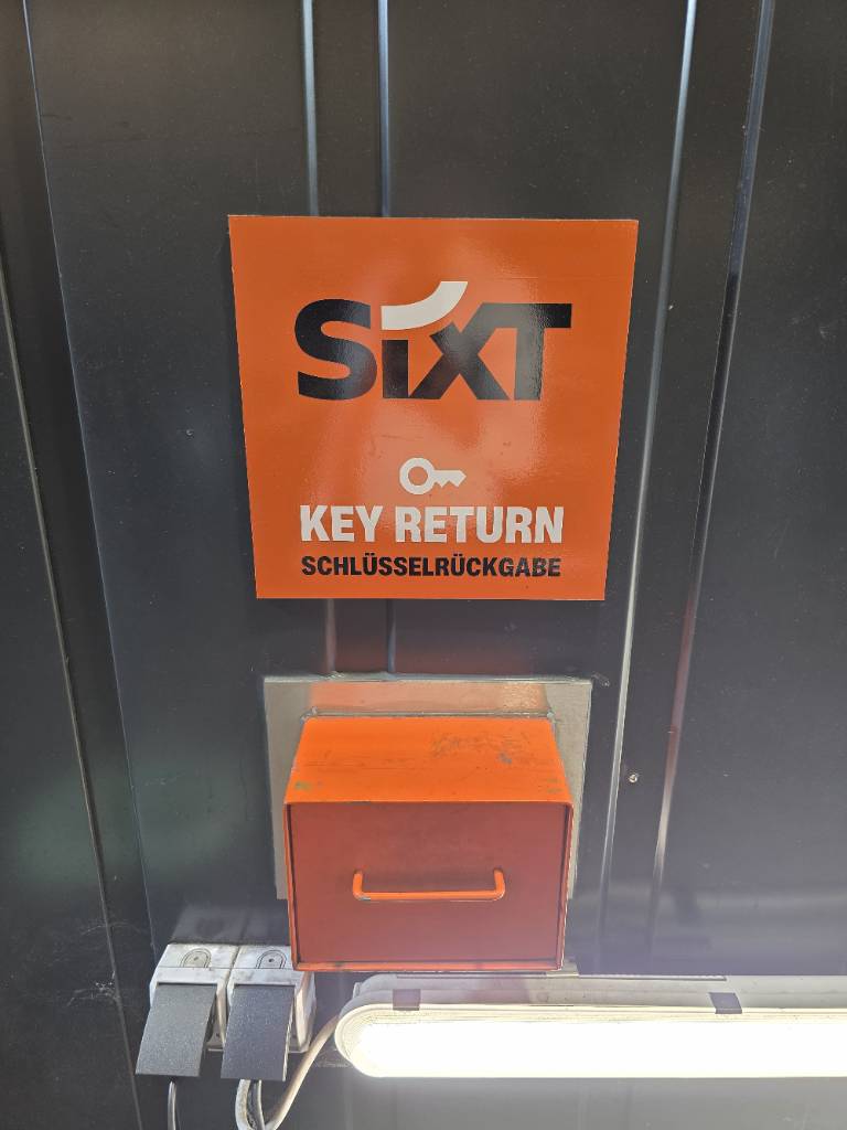 SIXT Autovermietung Köln Hauptbahnhof, Trankgasse 11 im Hbf in Köln