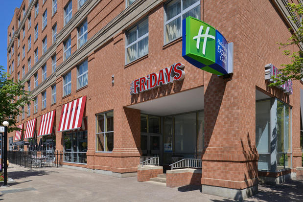 Images Holiday Inn Express & Suites Buffalo Downtown - Medical Ctr, an IHG Hotel