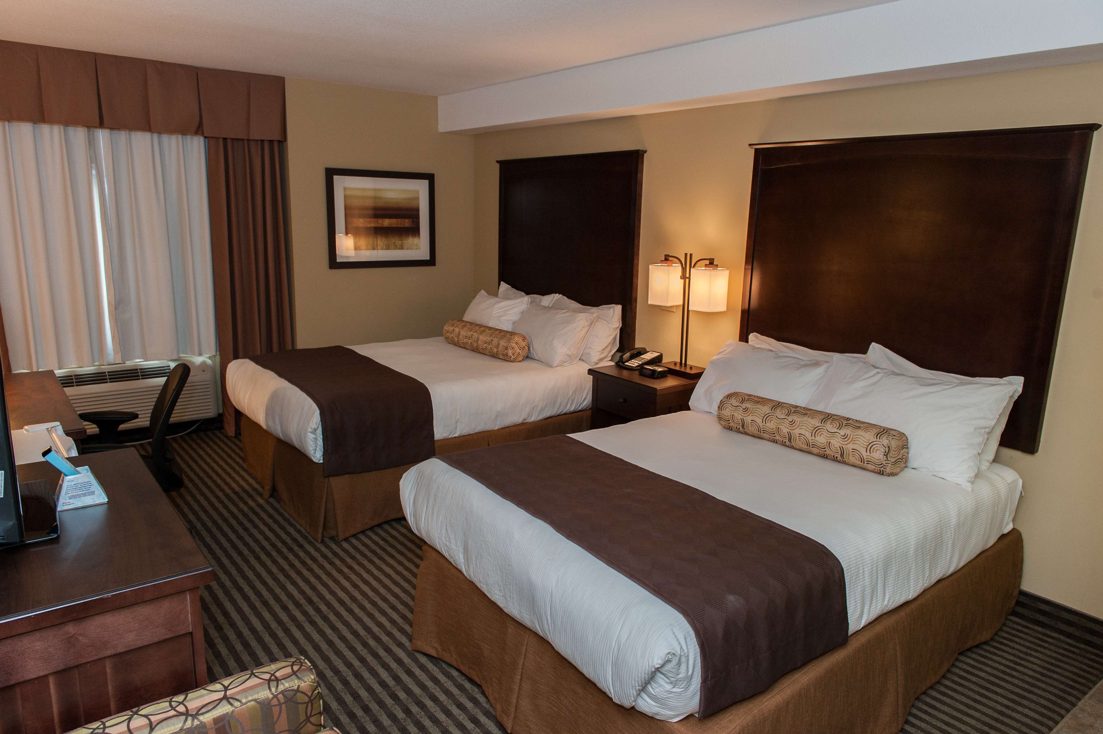 Two Queen Guest Room Best Western Maple Ridge Hotel Maple Ridge (604)467-1511