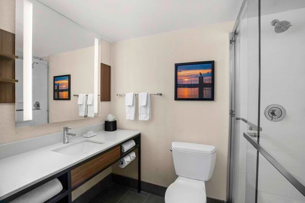 Images Hilton Garden Inn Kent Island Marina