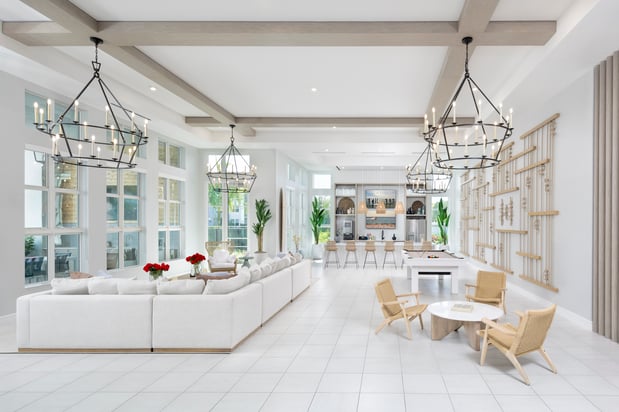 Images Everly Apartments