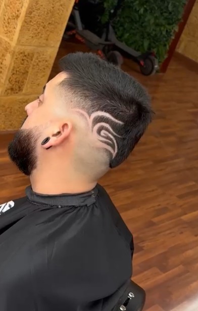 Images KAWS BARBERIA & BEAUTY STUDIO