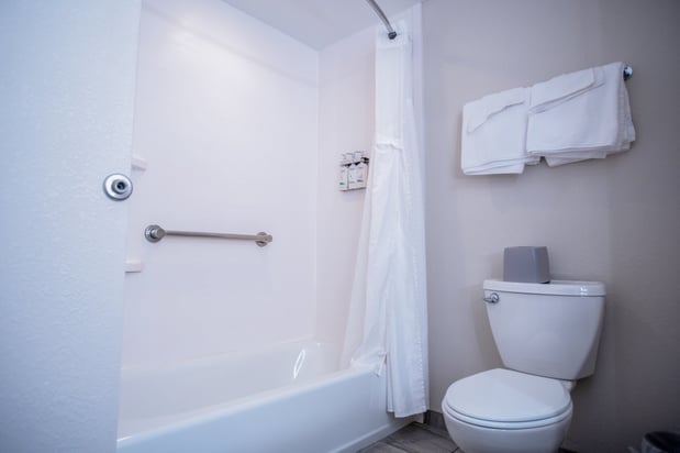 Images Holiday Inn Express Pembroke by IHG