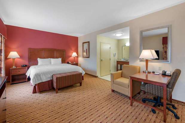 Images Hampton Inn & Suites Arcata, CA