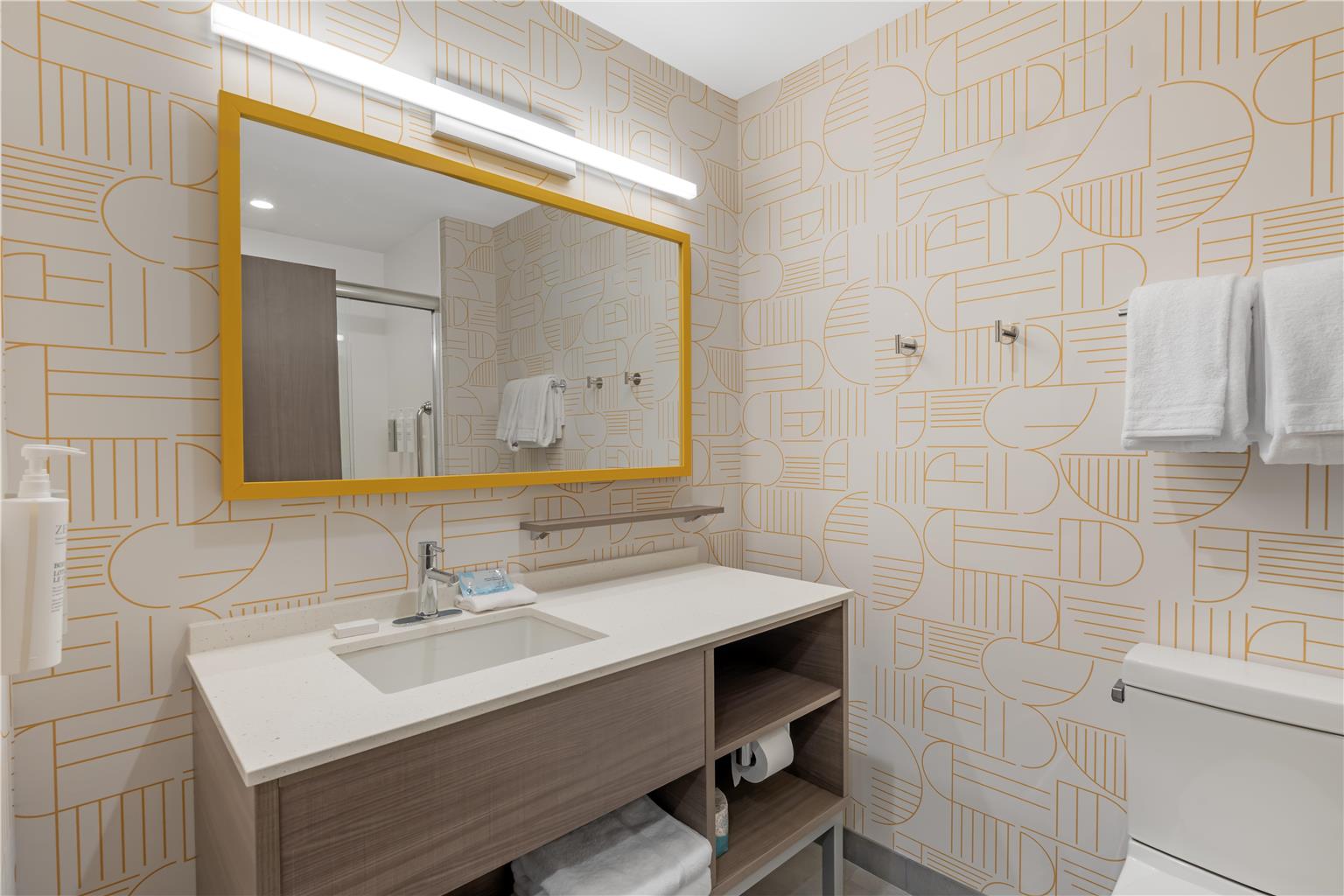 Guest room bath