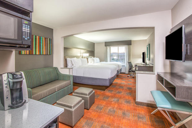 Images Holiday Inn Express & Suites Shawnee-Kansas City West, an IHG Hotel