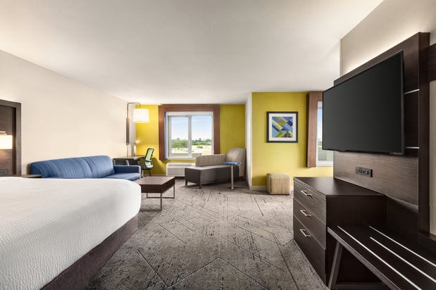 Images Holiday Inn Express & Suites Redding by IHG