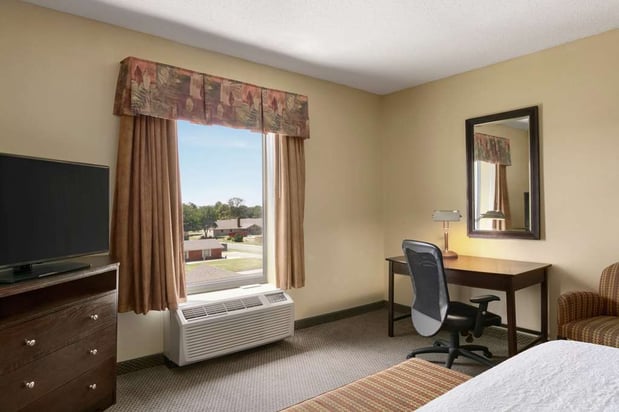 Images Hampton Inn & Suites Lawton