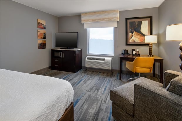 Images Hampton Inn Seneca Falls