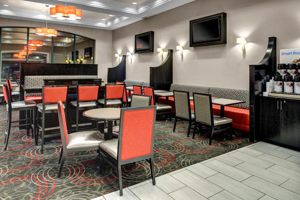 Images Holiday Inn Express & Suites Pittsburgh-South Side, an IHG Hotel