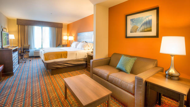 Images Holiday Inn Express Wichita South by IHG