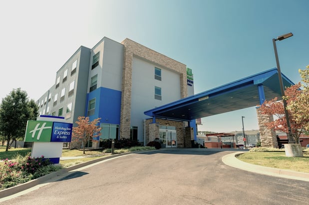 Images Holiday Inn Express & Suites Tahlequah by IHG