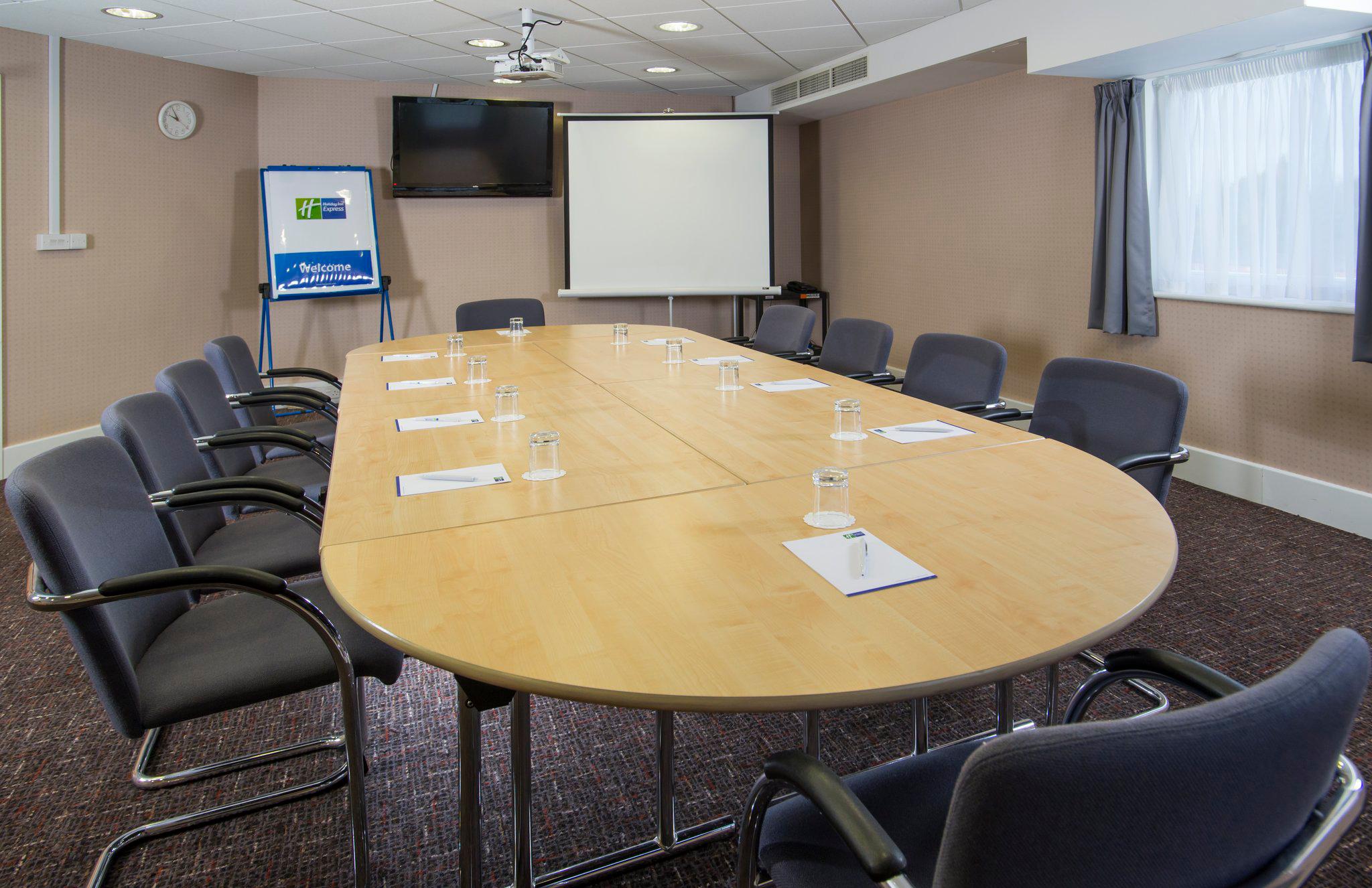 Images Holiday Inn Express London - Epsom Downs, an IHG Hotel