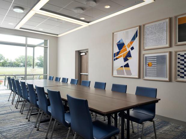 Images Holiday Inn Express & Suites Lima by IHG